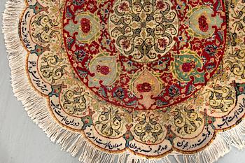 A semiantique Tabriz carpet diameter 95 cm.
