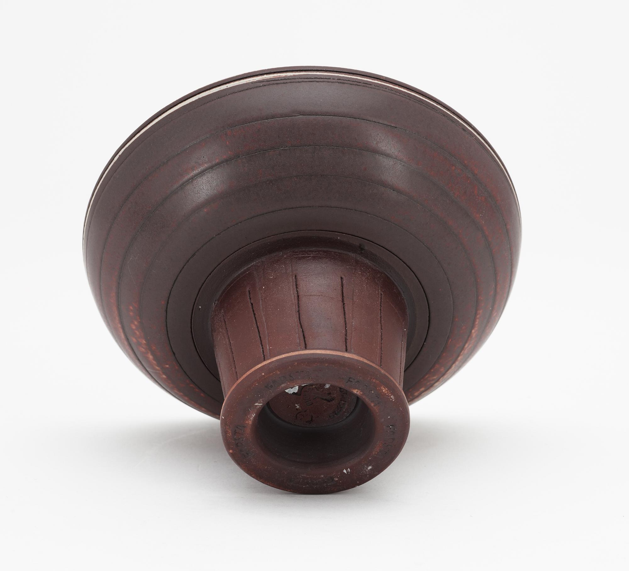 A Wilhelm Kåge 'Farsta' stoneware footed bowl, Gustavsberg studio 1960.