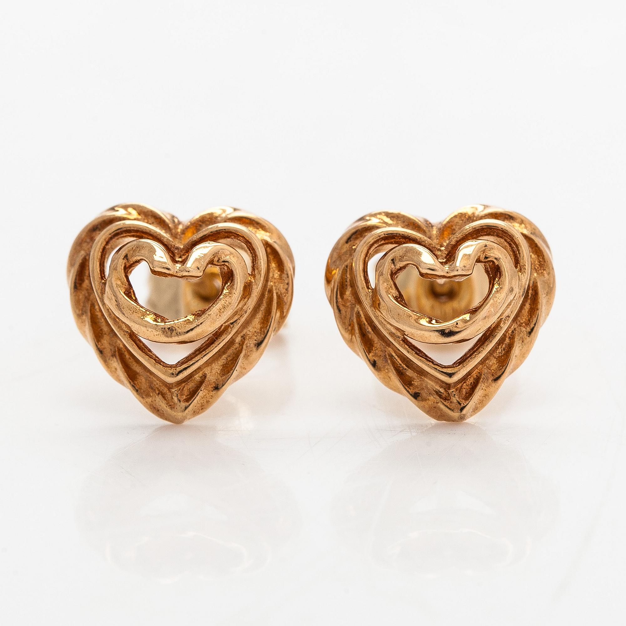 Kalevala Koru, earrings, “Talon sydän”, 14K gold.