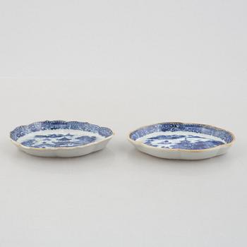 Two Chinese porcelain ladle dishes, a large dish and a small tureen with cover, Qing dynasty, Qianlong (1736-95).