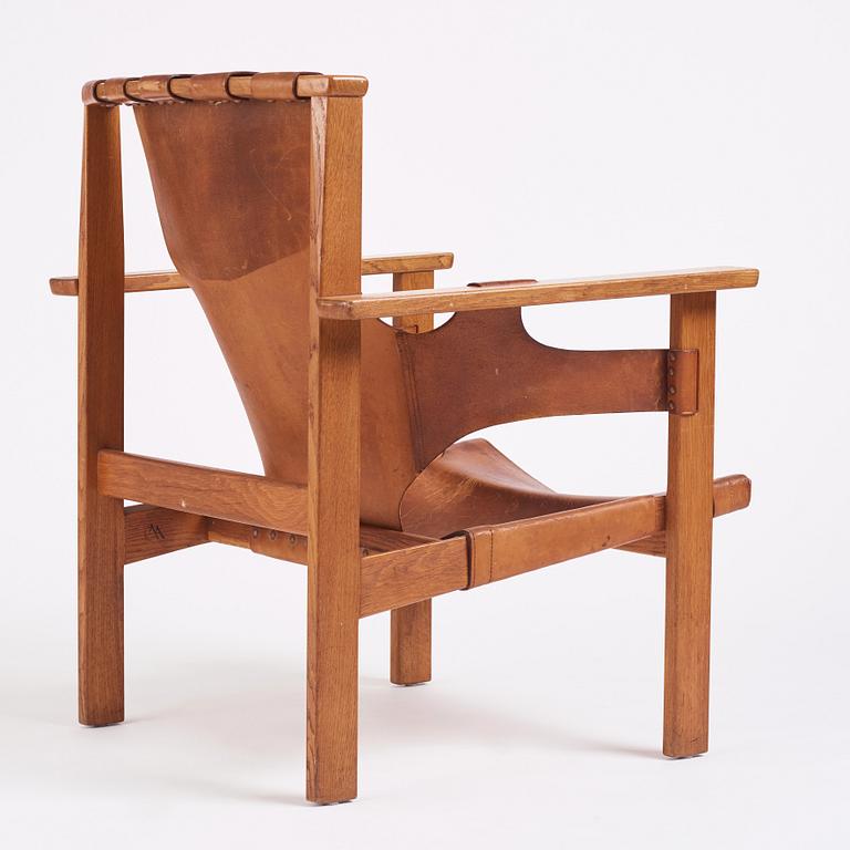 Carl-Axel Acking, förlagan till "Trienna", fåtölj, snickarmästare Torsten Schollin, 1950-tal. Proveniens Carl Axel Acking.
