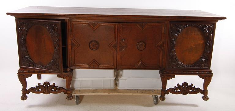 SIDEBOARD. Barockstil.