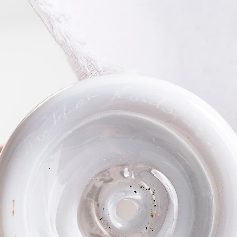 Oiva Toikka, a pair of glass birds. Signed O. Toikka Nuutajärvi.