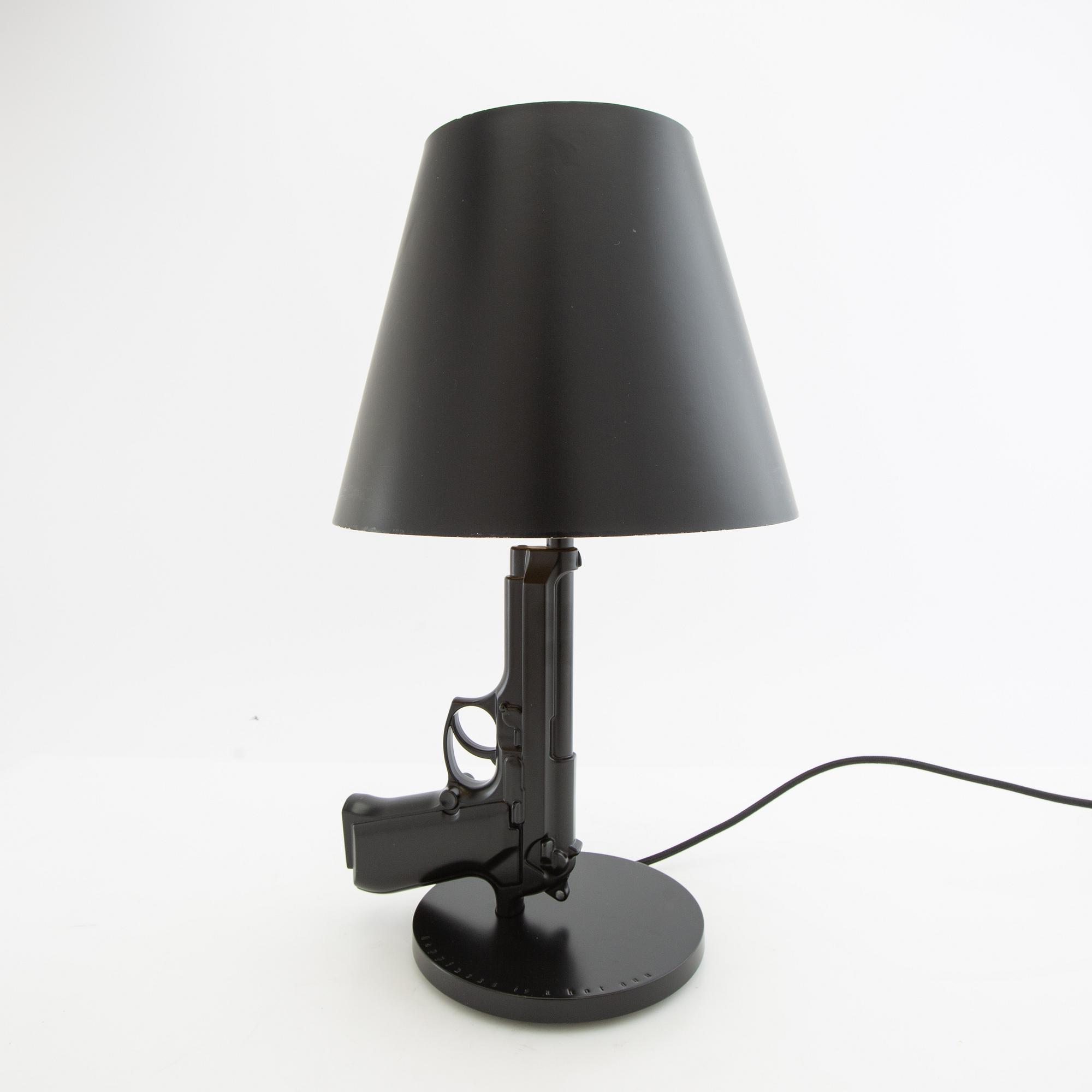 Philippe Starck, bordslampa, "Gun bedside Lamp", Flos, Italien.