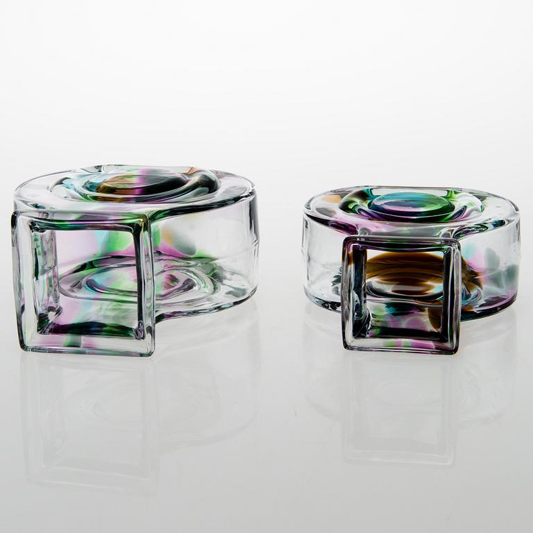 HELENA TYNELL, vaser, 2 st signerade Riihimäen Lasi Oy, Helena Tynell.