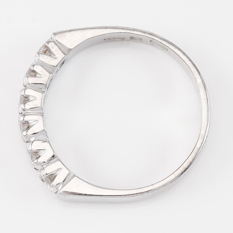 RING, 18K vitguld, 6 briljantslipade diamanter 0.85 ct, svenska stämplar.