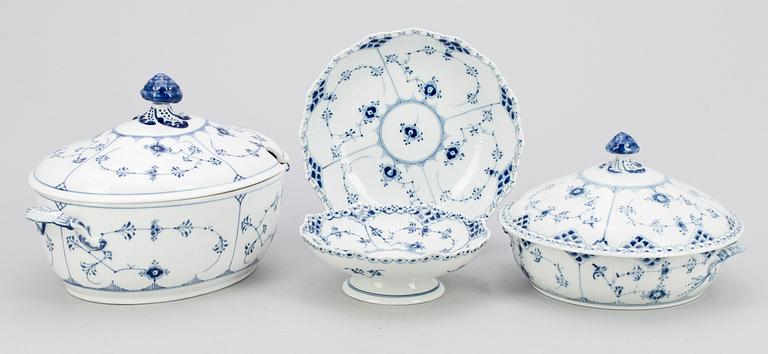 PARTI PORSLIN, 4 delar, "Musselmalet", Royal Copenhagen, 1900-tal.