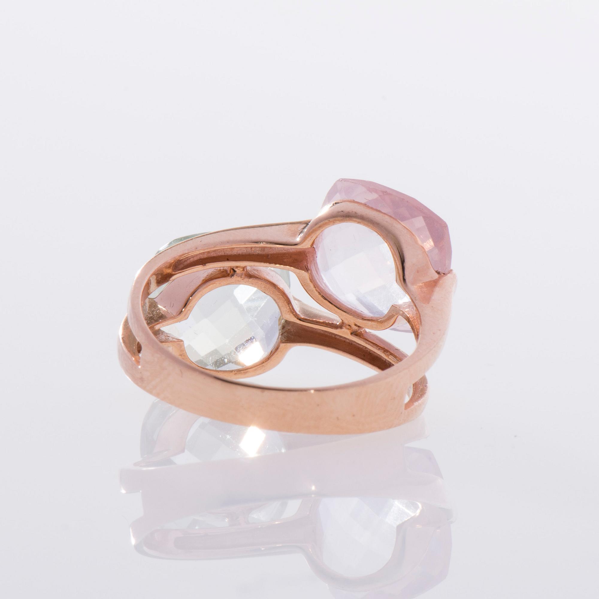 RING, 18K guld, cushion cut rosenkvarts och prasiolit, italienska stämplar. Vikt 5,4 g.
