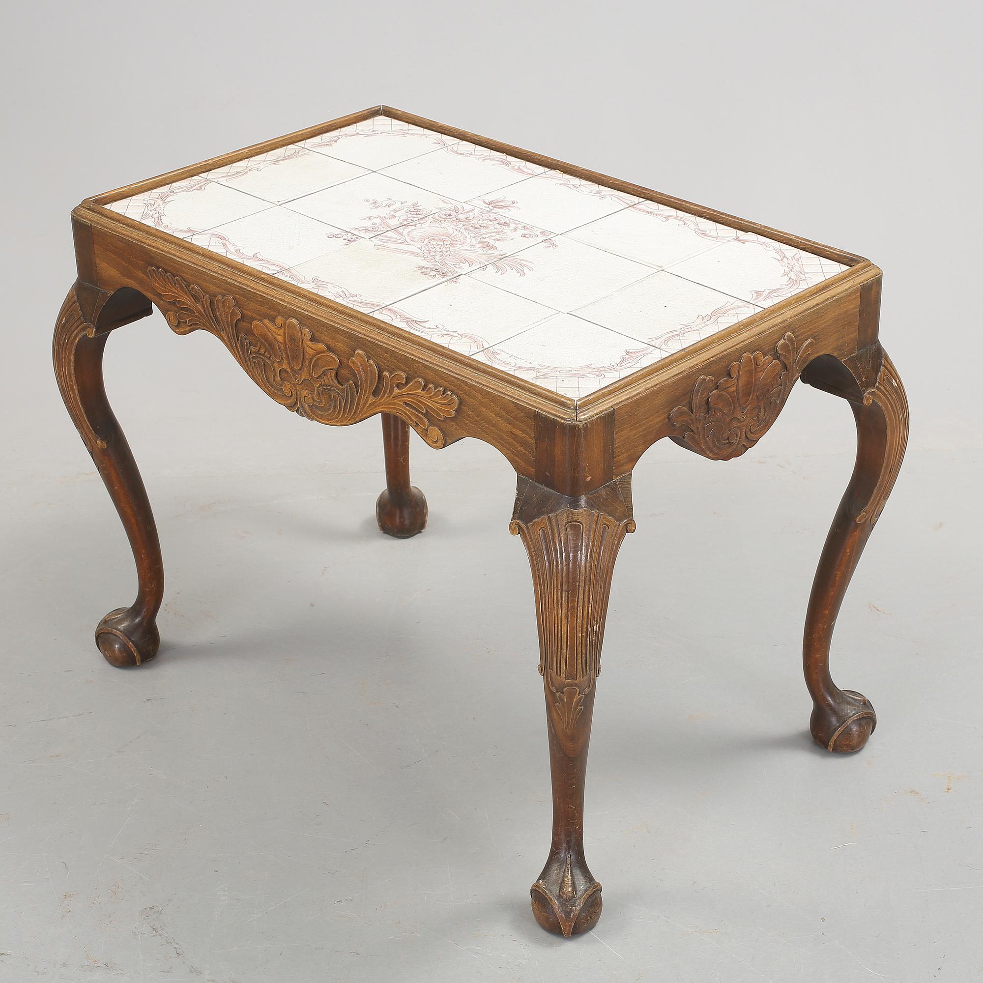 BORD MED KAKELPLATTOR, Upsala-Ekeby, 1900-talets första hälft.