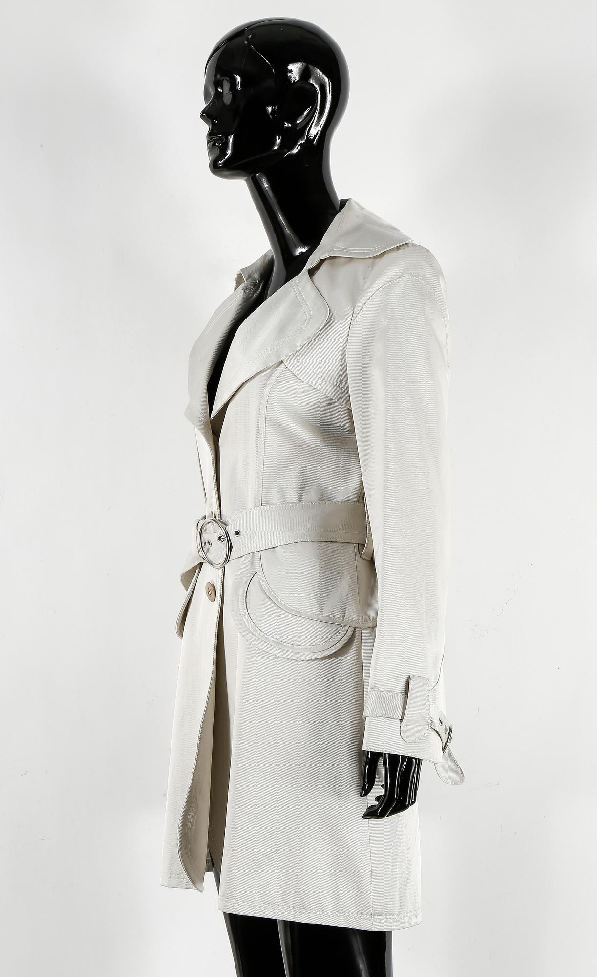 TRENCHCOAT, Laurèl.