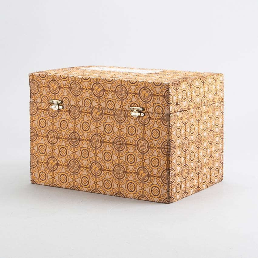 A set of nine Chinese glass snuffbottles, later part of the 20th century.