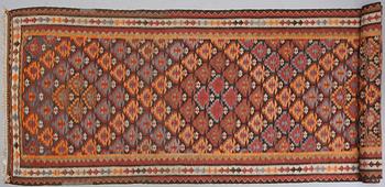 MATTA, Kelim, old, 455 x 115 cm.