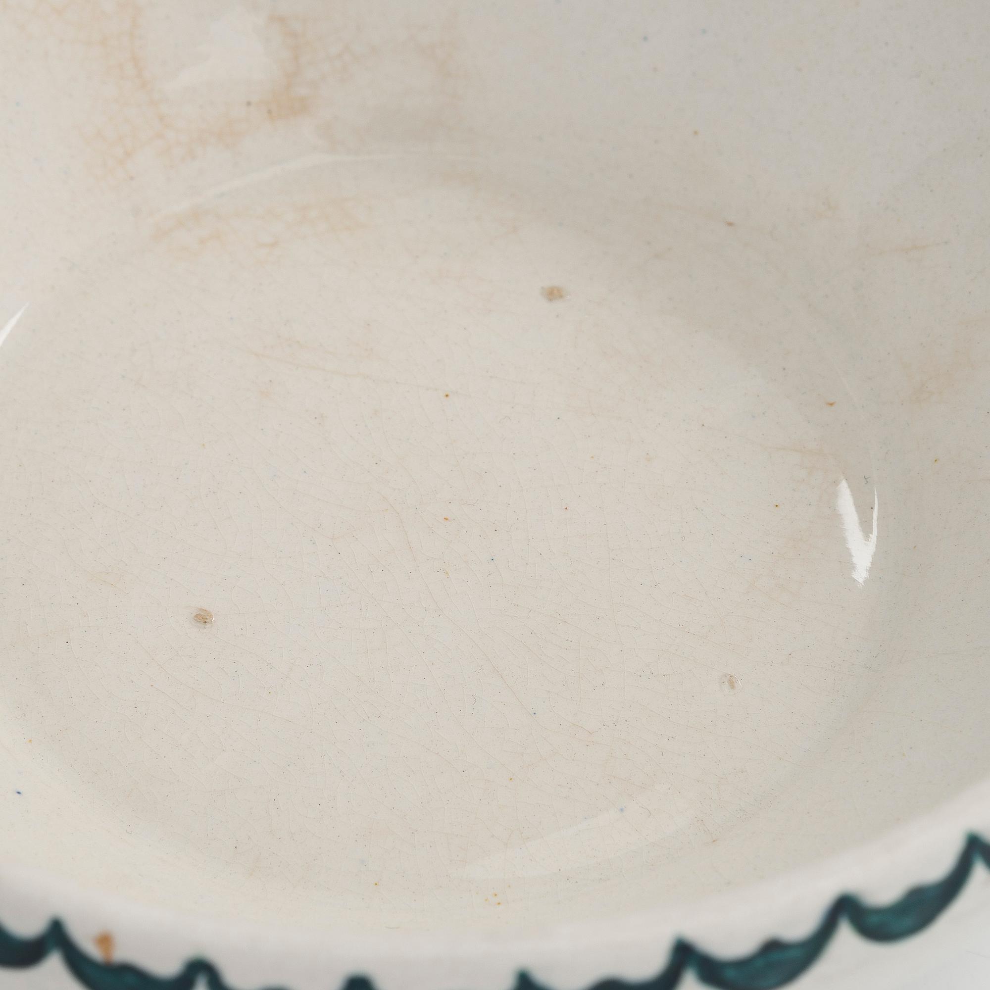 Alf Wallander, a flintware bowl with lid, Rörstrand, early 20th century.