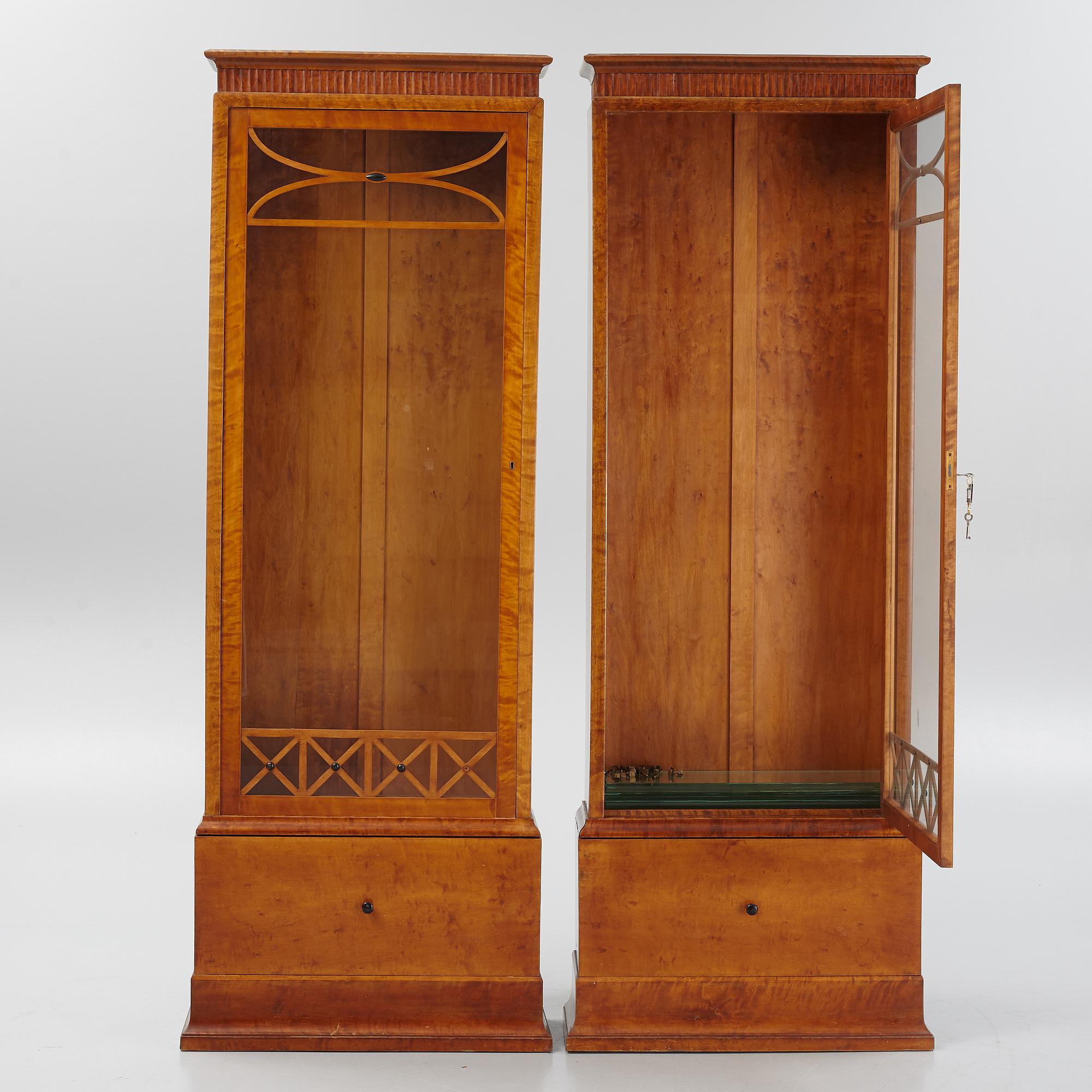 Bokskåp, ett par, Möbelarkitekt och fabrikör Frans Borgström, 1920-tal.