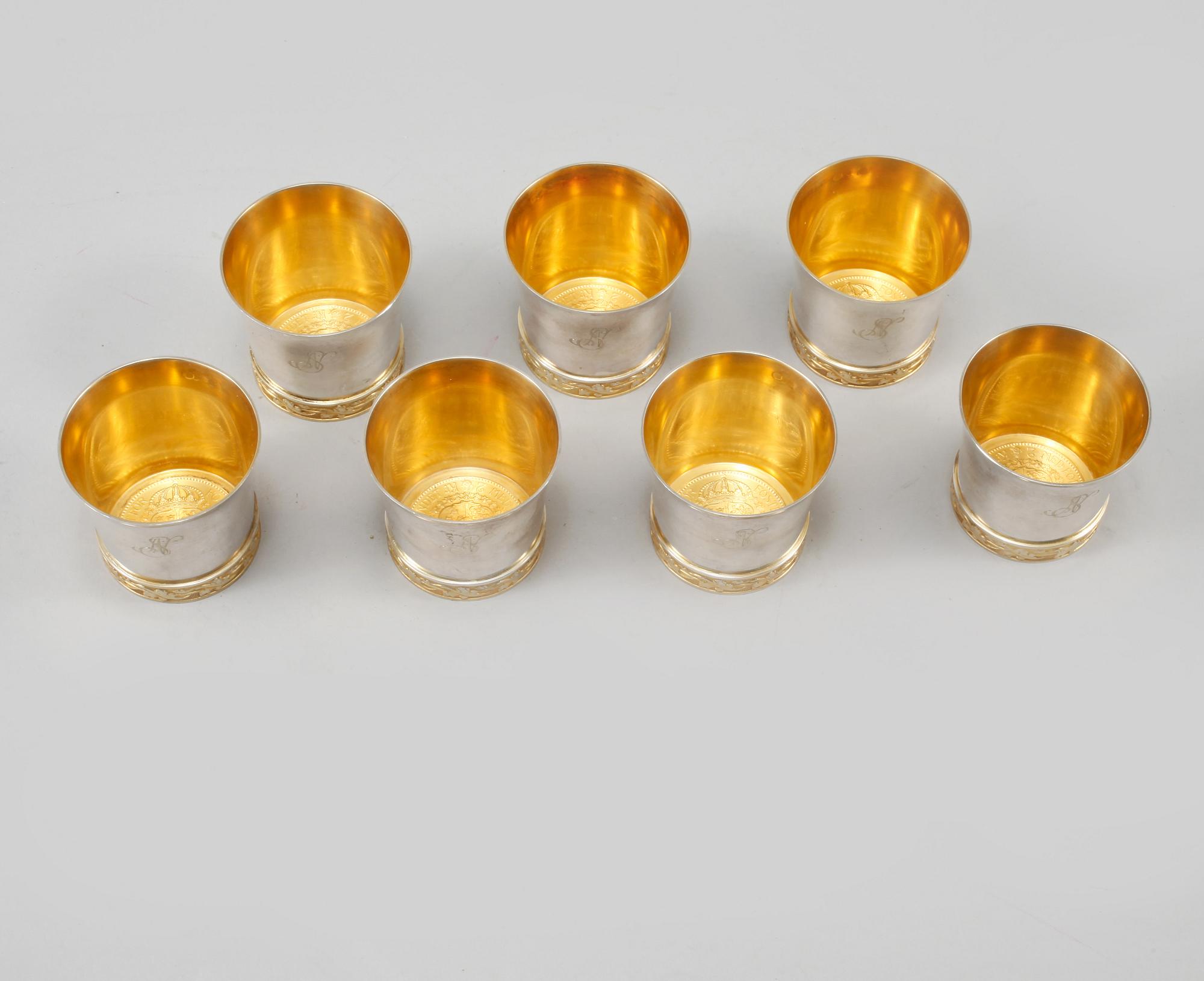 PUNSCHMUGGAR, 7 st, silver, Karl Georg Rogatius Sandberg, Stockholm, 1947, vikt 330 gram.