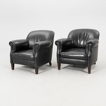 Club armchairs, 1 pair, circa 1900.