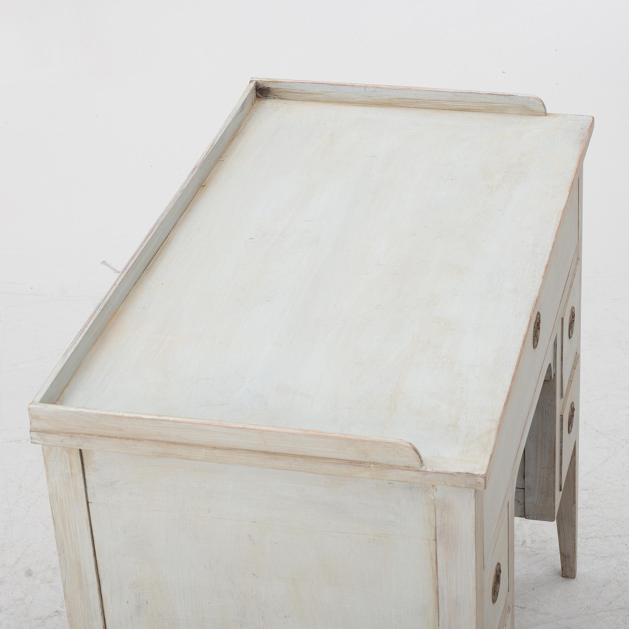 A dressing table, first half of the 19th century.