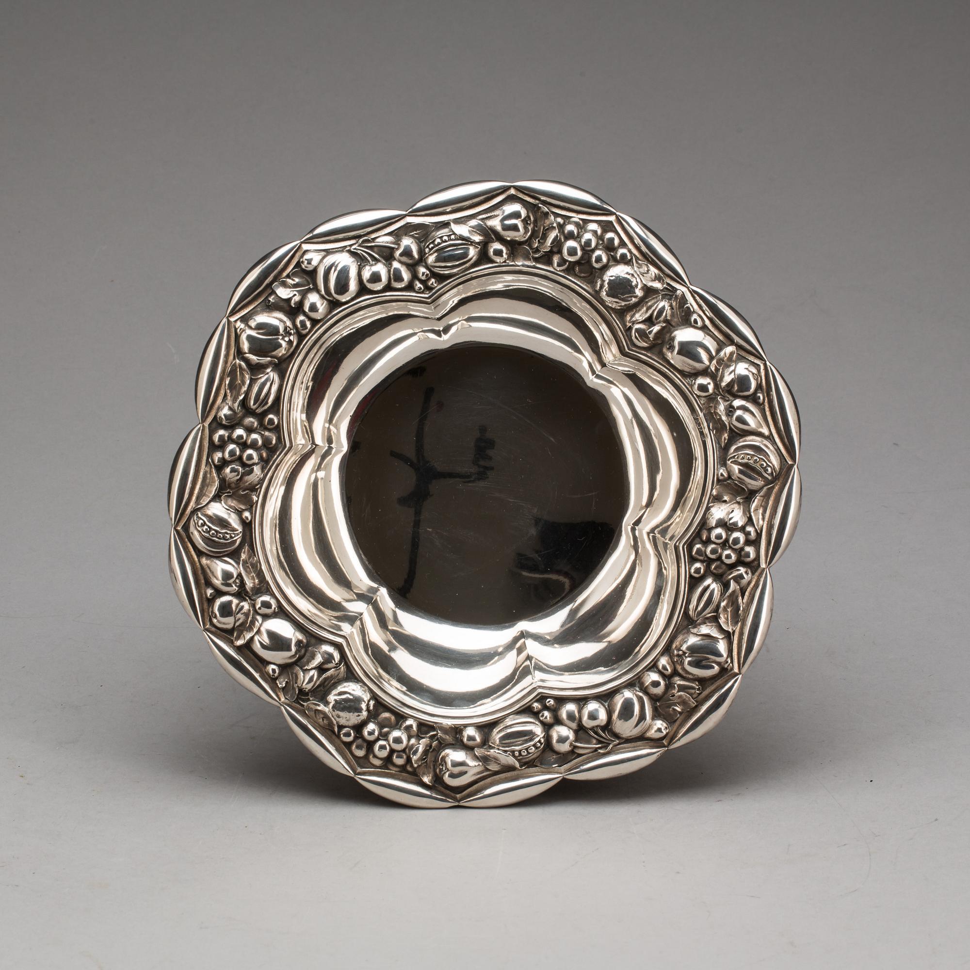 SKÅL, silver, importstämplar samt stämplar Anna Östergren, Malmö 1920. Vikt c:a 740 g.