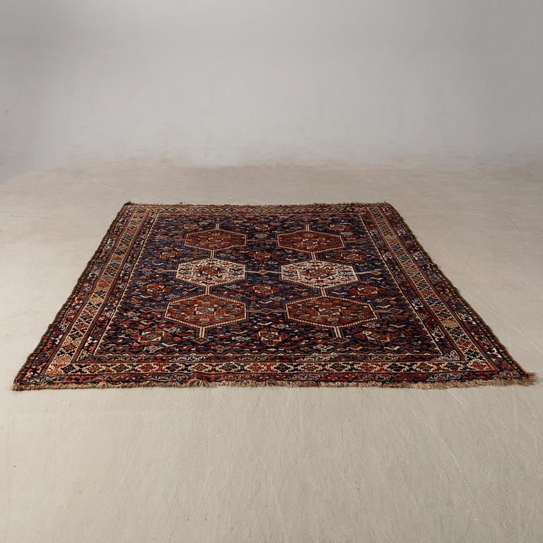 Antique Kamseh carpet, approximately 275x210 cm.