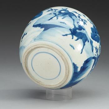 A blue and white jar, Qing dynasty, Kangxi (1662-1722).