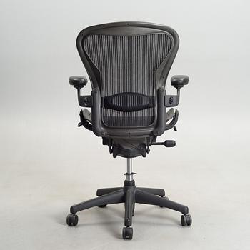 TOIMISTOTUOLI,  "Aeron Chair", Herman Miller.