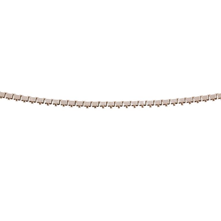 An 18K white gold venezia necklace.