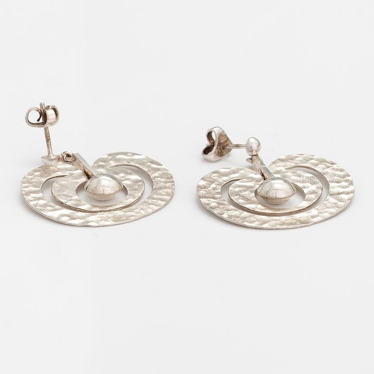 Tapio Wirkkala, A pair of sterling silver earrings "Apple". Kultakeskus, Helsinki.