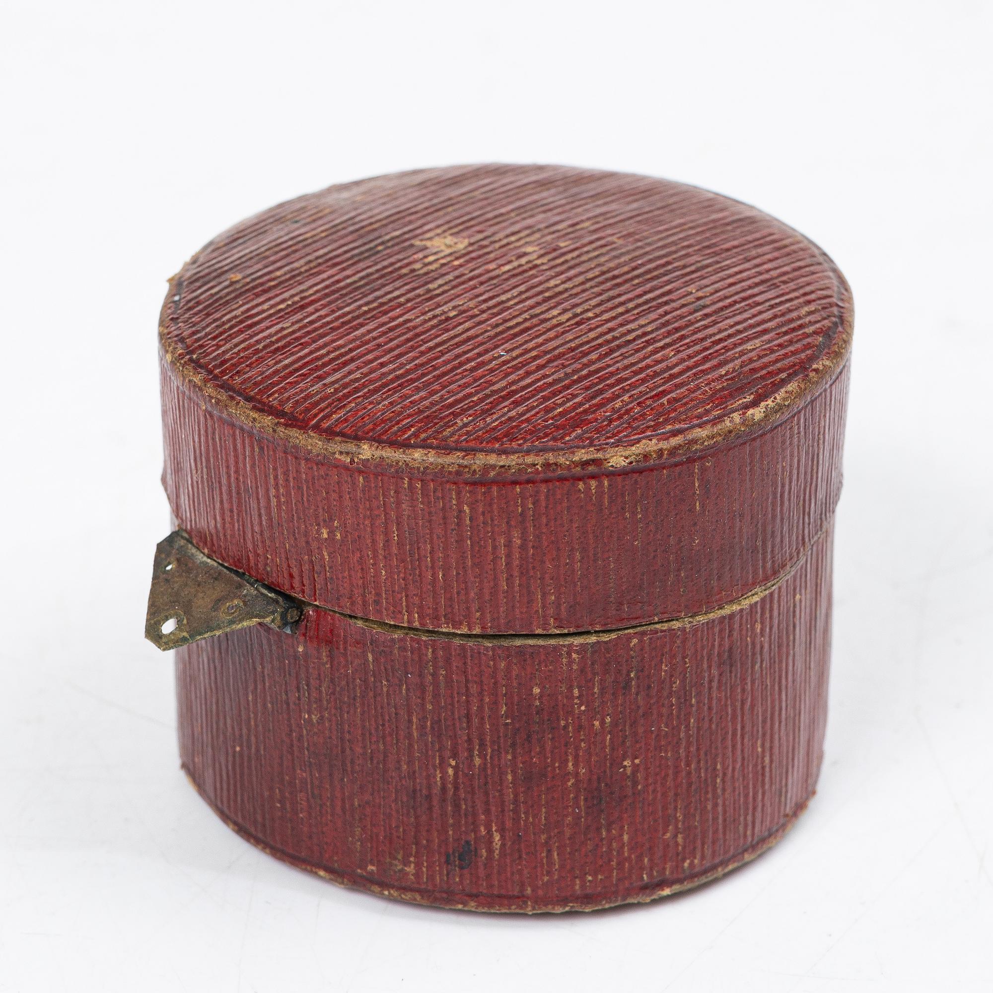 A 19th century spyglass in case.
