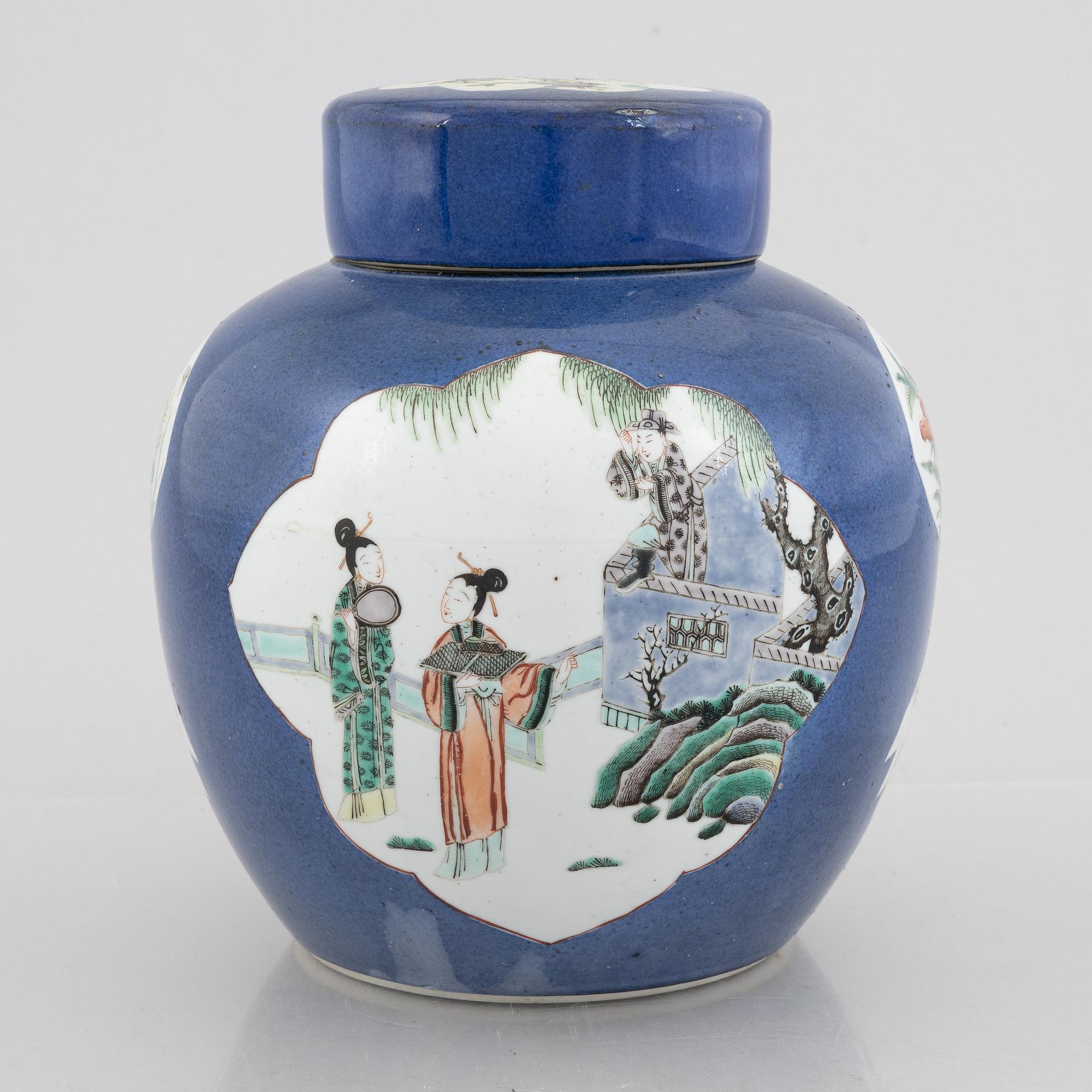 A porcelain pot with cover, China, early 20th century.