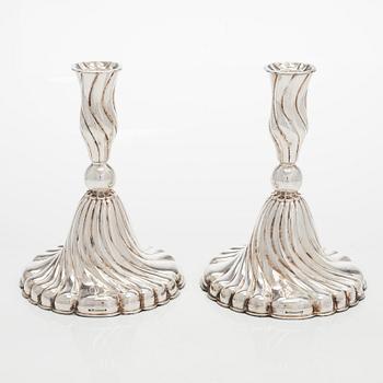 Ljusstakar, ett par, silver, Turun Hopea, Åbo 1971.