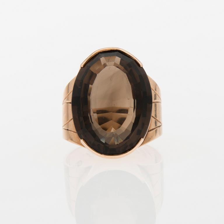 RING, fasettslipad rökkvarts, 14K guld, Helsingfors 1958.