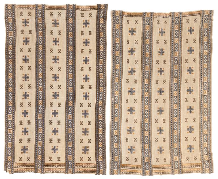 Märta Måås-Fjetterström, draperier, 2 st, "Blå essbård" (även kallad S-bård), inplock på linnebotten, ca 245-54 x 152-160 cm, signerade MMF.