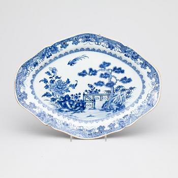 STEKFAT, porslin, Kina, Qianlong 1736-1795.