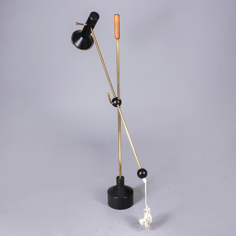 GOLVLAMPA, K10-47. Tapio Wirkkala. Tillverkare Idman Ab, 1960-tal.