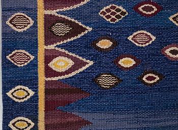 Barbro Nilsson, matto, "Snäckorna", flat weave, ca 312-313,5 x 200-204,5 cm, signed AB MMF BN.