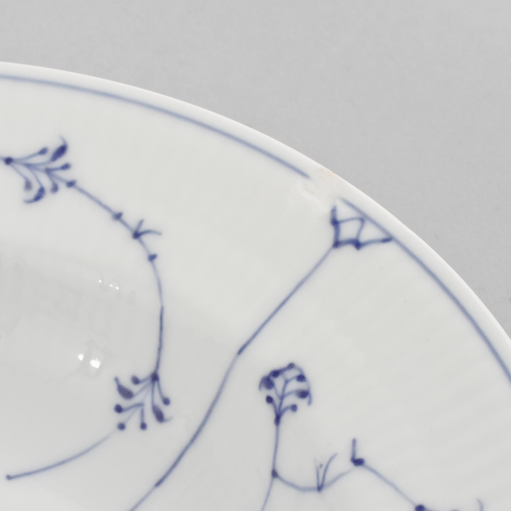 MATSERVIS, 43 delar, porslin, "Musselmalet", Royal Copenhagen, 1900-talets andra hälft.