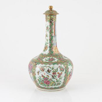 A Chinese Canton vase/bottle with cover, 19th century.