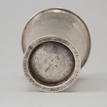 BÄGARE, silver, Erik Ahlin, Enköping 1763. Vikt ca 65 gram.