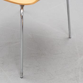 Arne Jacobsen, stolar, 4st, "Sjuan", Fritz Hansen, Danmark, 2000.