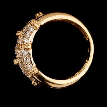 RING, 18 k guld, med briljanter tot 1.2 ct.