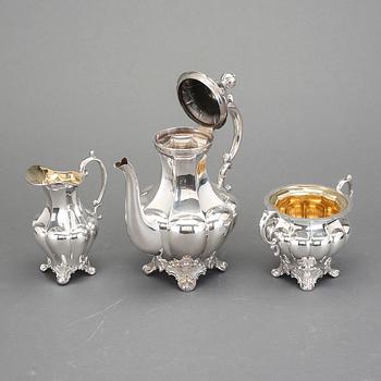 KAFFESERVIS, 3 delar, silver, C G Hallberg, Stockholm, 1946. Total vikt ca 1068 gram.