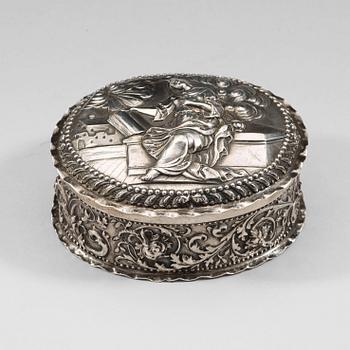 885. WOLTER SIEWERS, Norrköping (verksam 1693-1722 (-24)), dosa, silver, barock.