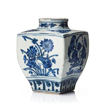 A blue and white jar, Ming dynasty (1368-1644), with hallmark.