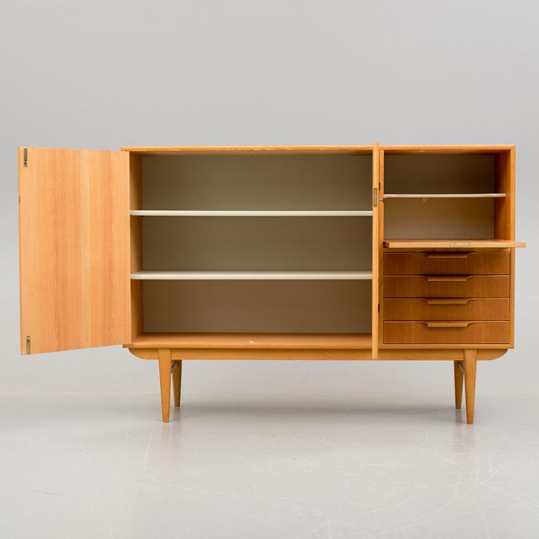 SIDEBOARD, 1900-talets mitt.