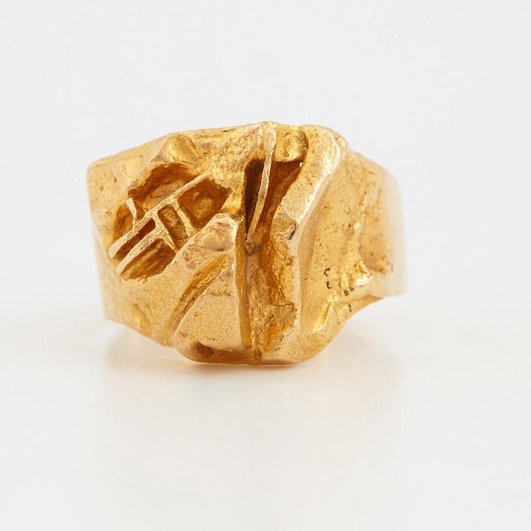 An 18K gold Lapponia ring "Samurai"  design Björn Weckström.