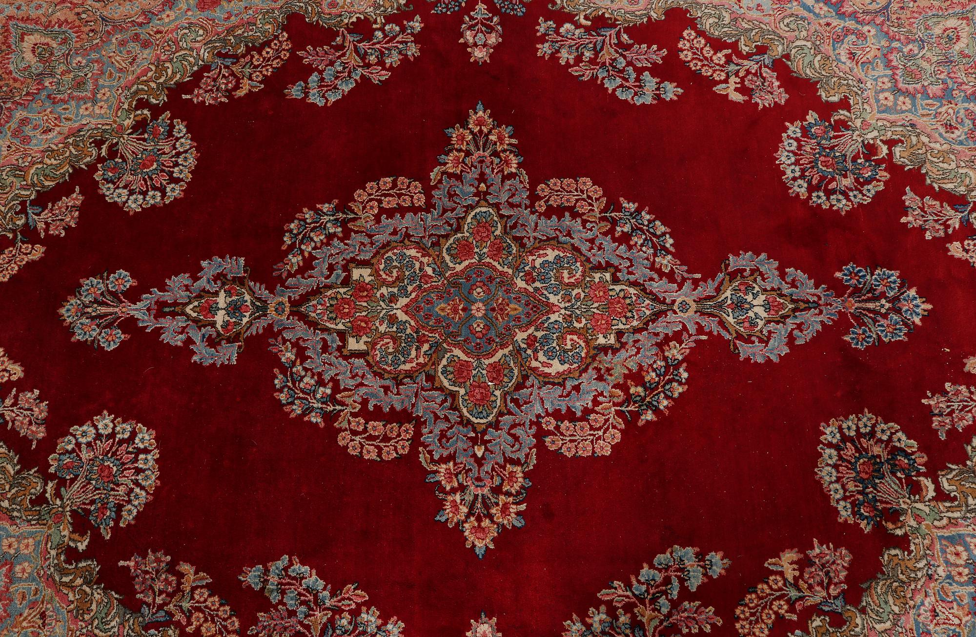 MATTA, Kirman, old/semiantik, 370 x 270 cm.