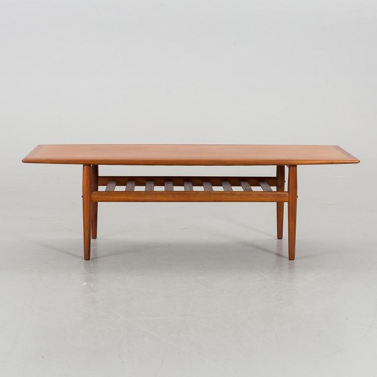 A GRETE JALK COFFEE TABLE.