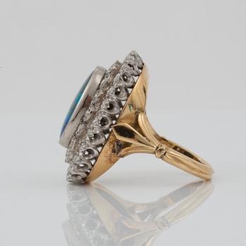 RING med opal samt briljantslipade diamanter totalt ca 0.80 ct.