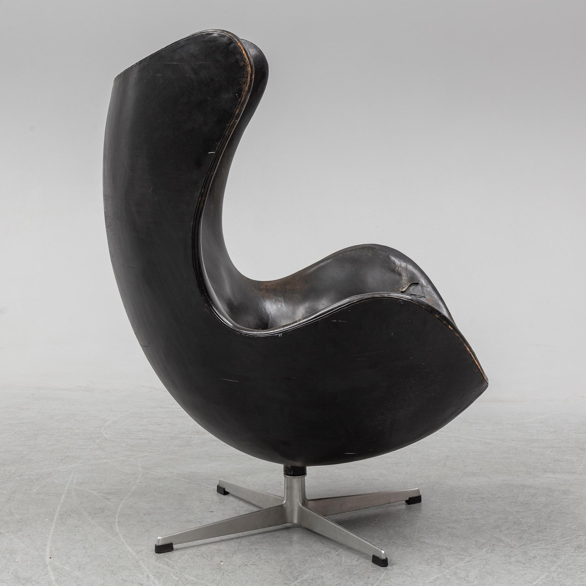 ARNE JACOBSEN, an 'Egg' leather covered easy chair and ottoman, Fritz Hansen, Denmark.