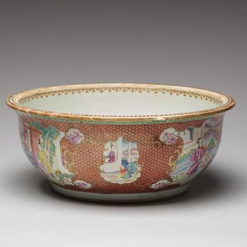 A large famille rose bowl, Qing dynasty, Qianlong (1736-95).